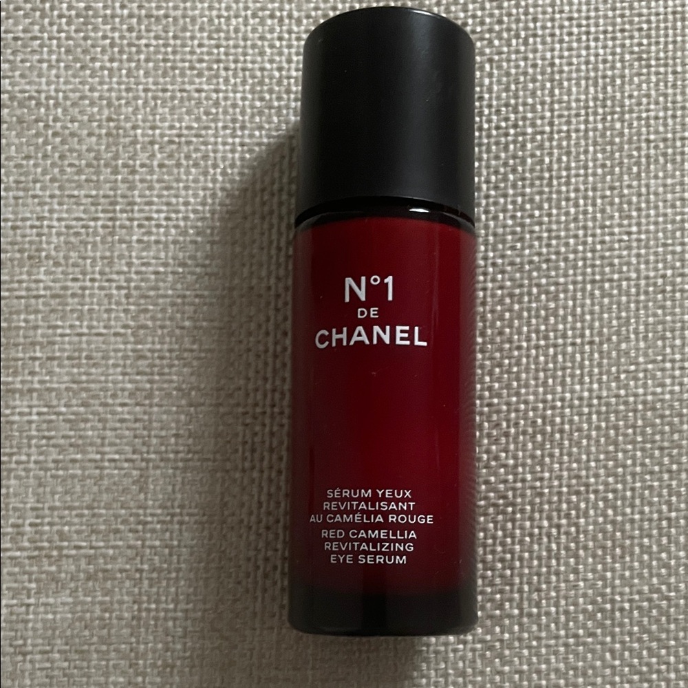 CHANEL N°1 Red Camellia Eye Serum